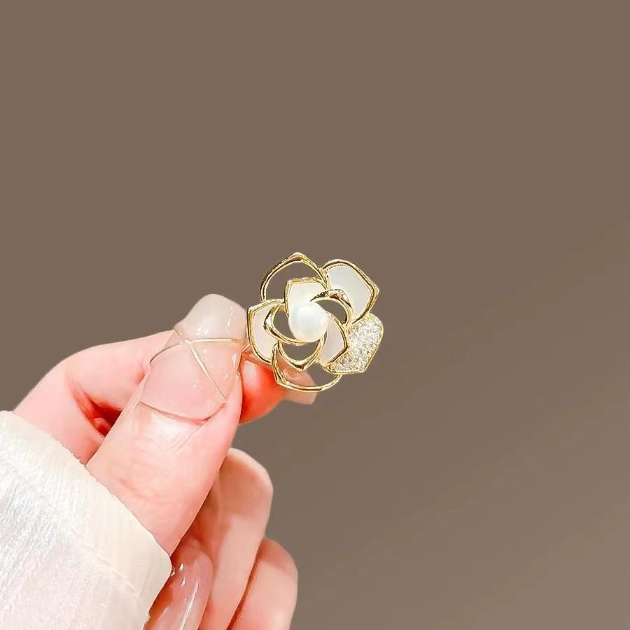 Luxury Pearl Rose Brooch: Women's Camellia Coat Pin Accessory