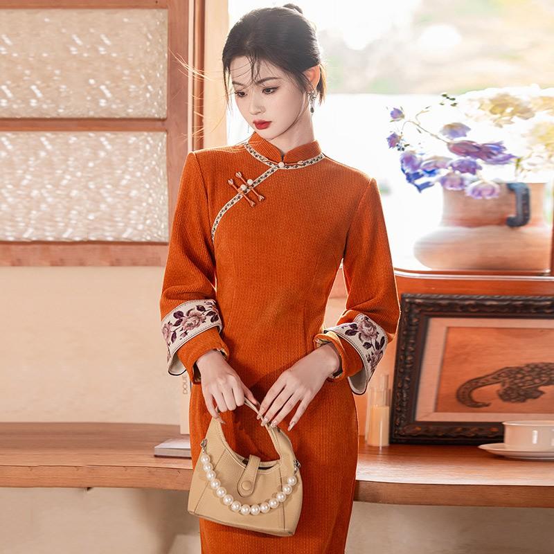 Warm Winter Chinese-Inspired Long Sleeve Cheongsam Dress With Fleece Lining Stand Collar Design Women