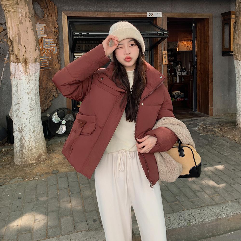 Dámský podzimní zimní krátký jednobarevný zateplený svrchní oděv s bavlněnou výplní, stojáčkem, teplá bunda na zip