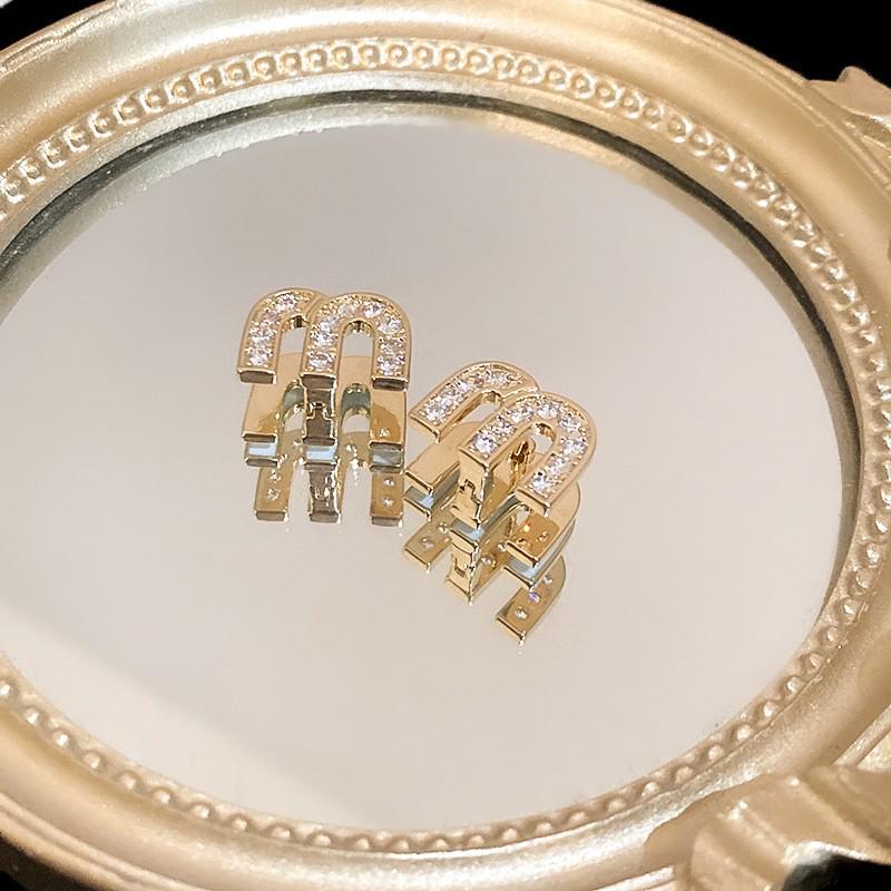 Náušnice ve tvaru srdce barokní se stříbrnou jehlou, perlou a zirkony