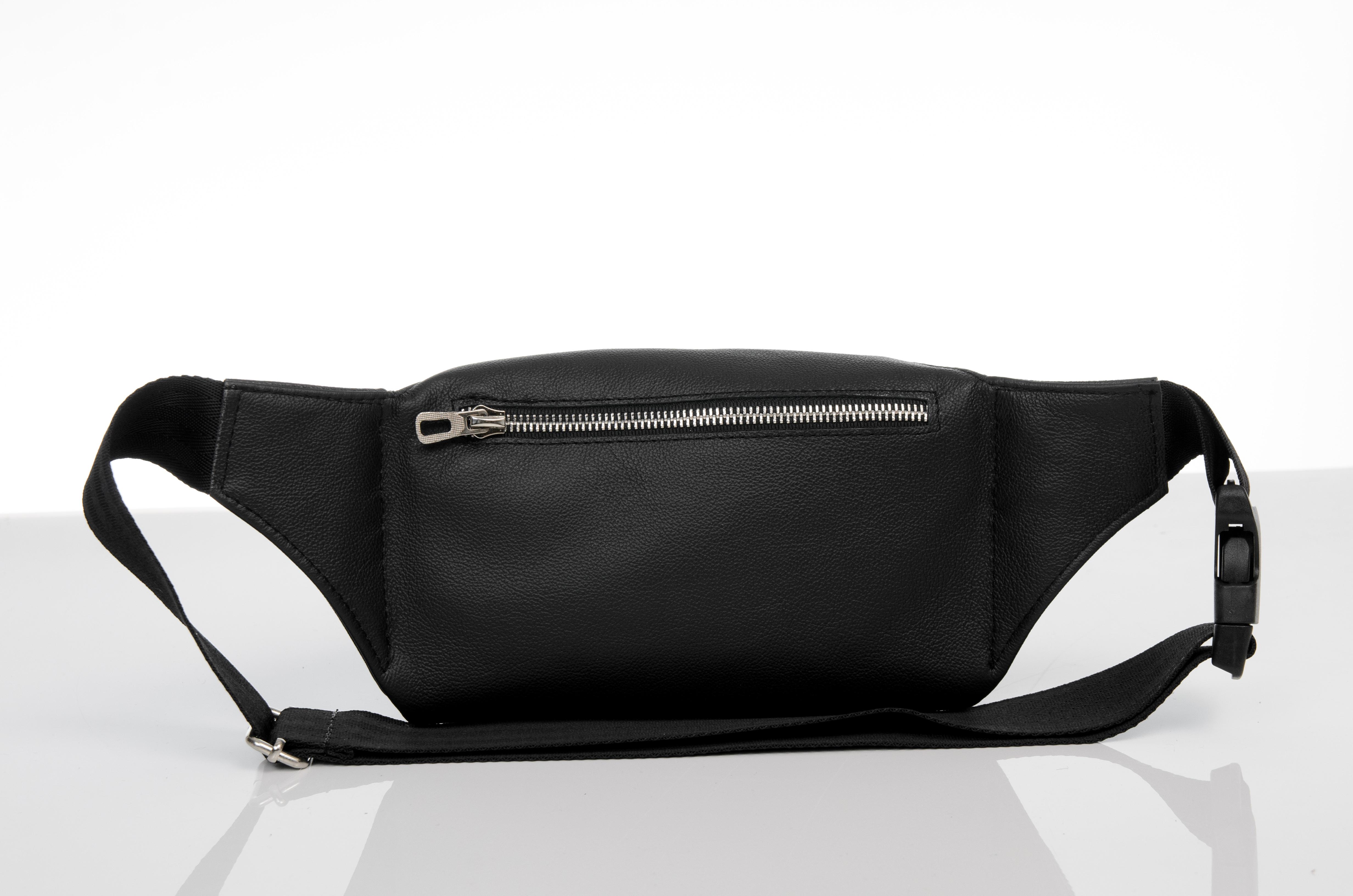 

Сумка бананка шкіряна Sambag Tirso BTS Чорний (81333001) 31*14*4 чорний