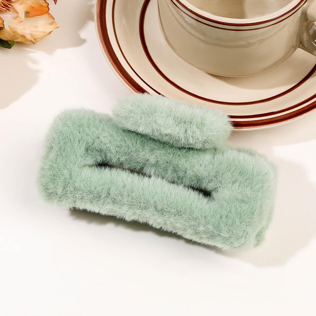 Furry Claw Clips Big Crab Hair Claw Girl Winter Ponytail Holder Large Imitation Plush Grab Cawl Clips For Women Hair Accessories