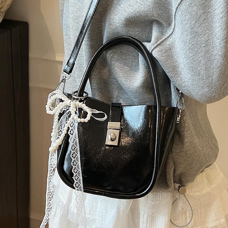 Spring and Summer New Casual Simple High-end Oil Wax Leather Portable Bucket Bag Korean Version Niche Design Solid Color Messenger Bag
