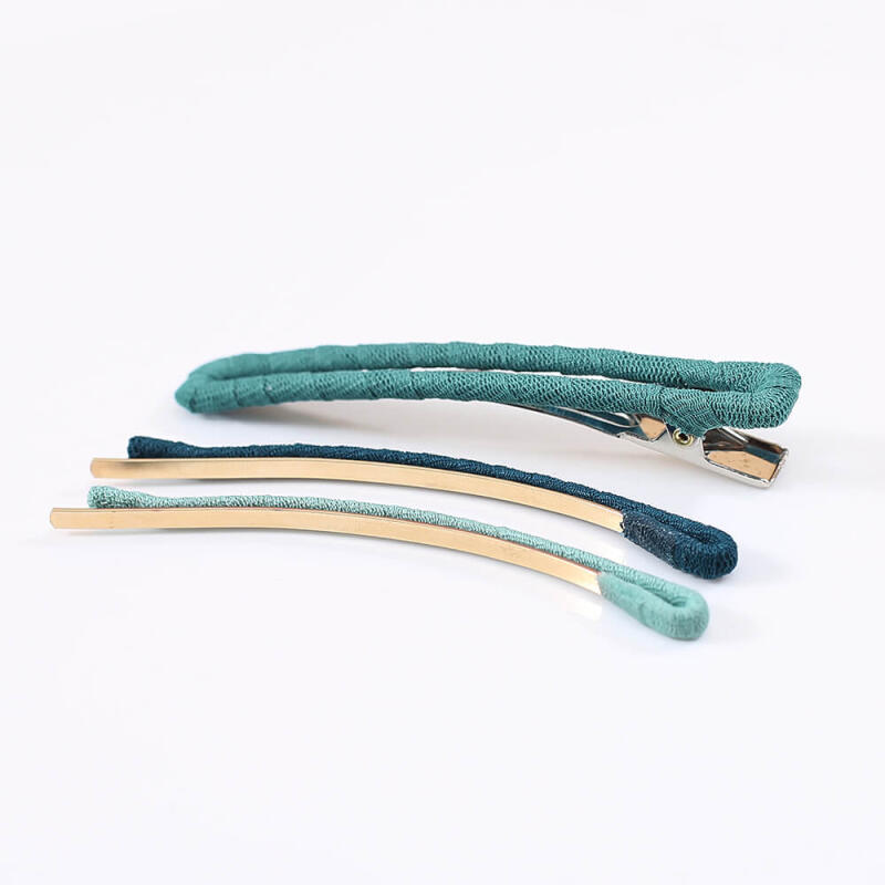 

Square Clip + Colored Hairpin 2-piece Set (Blue)