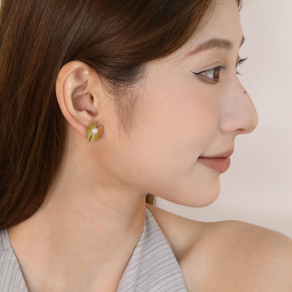 Women's Niche Stainless Steel Two-tone Earrings, Vreative Jewelry, High-end INS Style New Uique Design, Waterproof Gift Jewelry