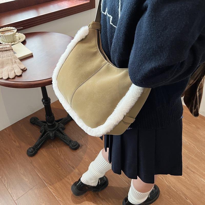 New Wool Edge Shoulder Messenger Bag Women's Bag Underarm Bag Fashion Suede Style Soft Bag Casual Slack