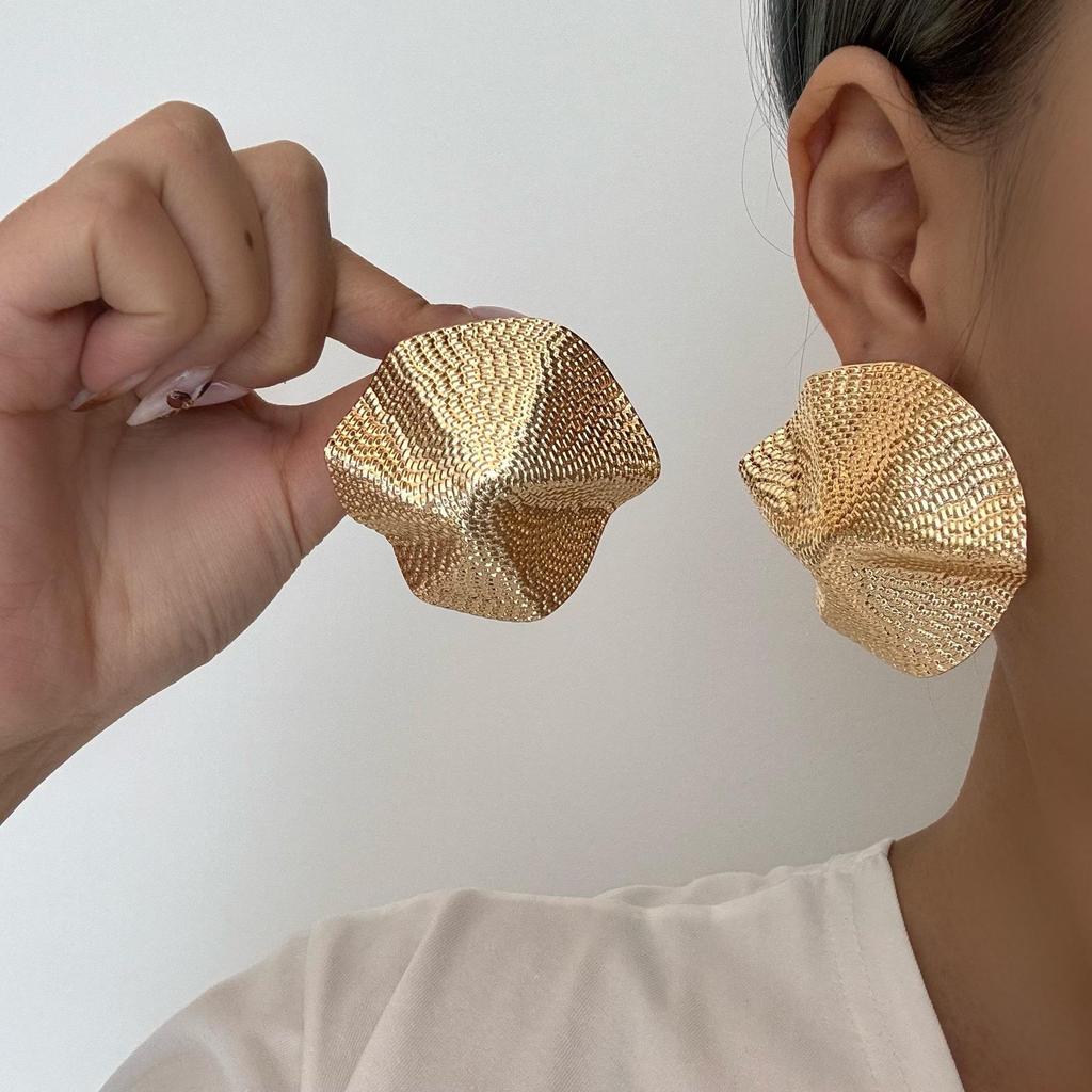 European & American Stylish Irregular Flower Stud Earrings for Women's Elegant Personality