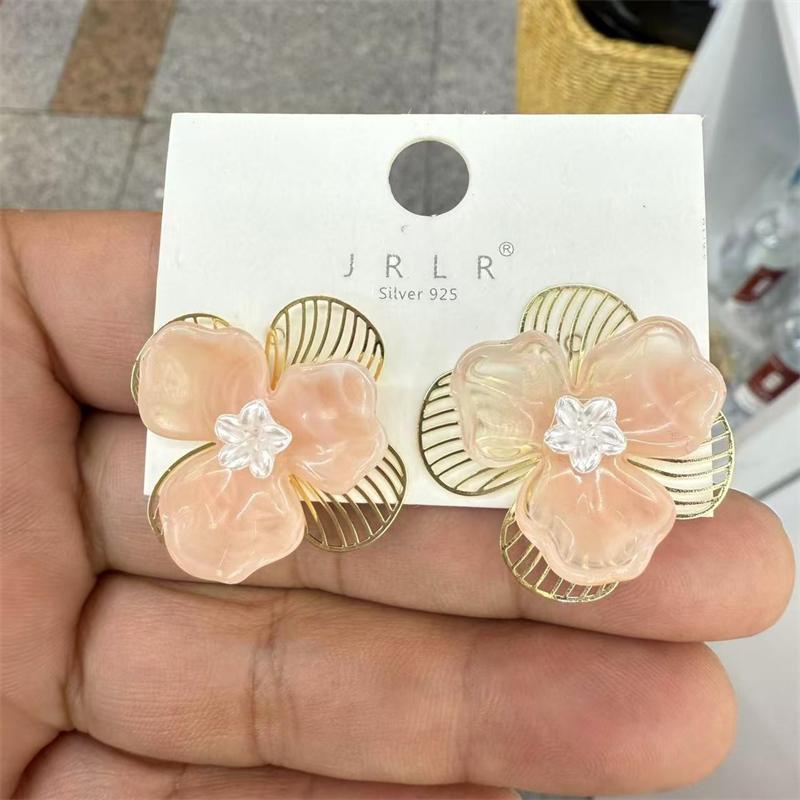 Pink Flower Stud Earrings for Women Hollow Petals Lovely Cute Floral Earrings Bohemian Female Small Earrings Jewelry