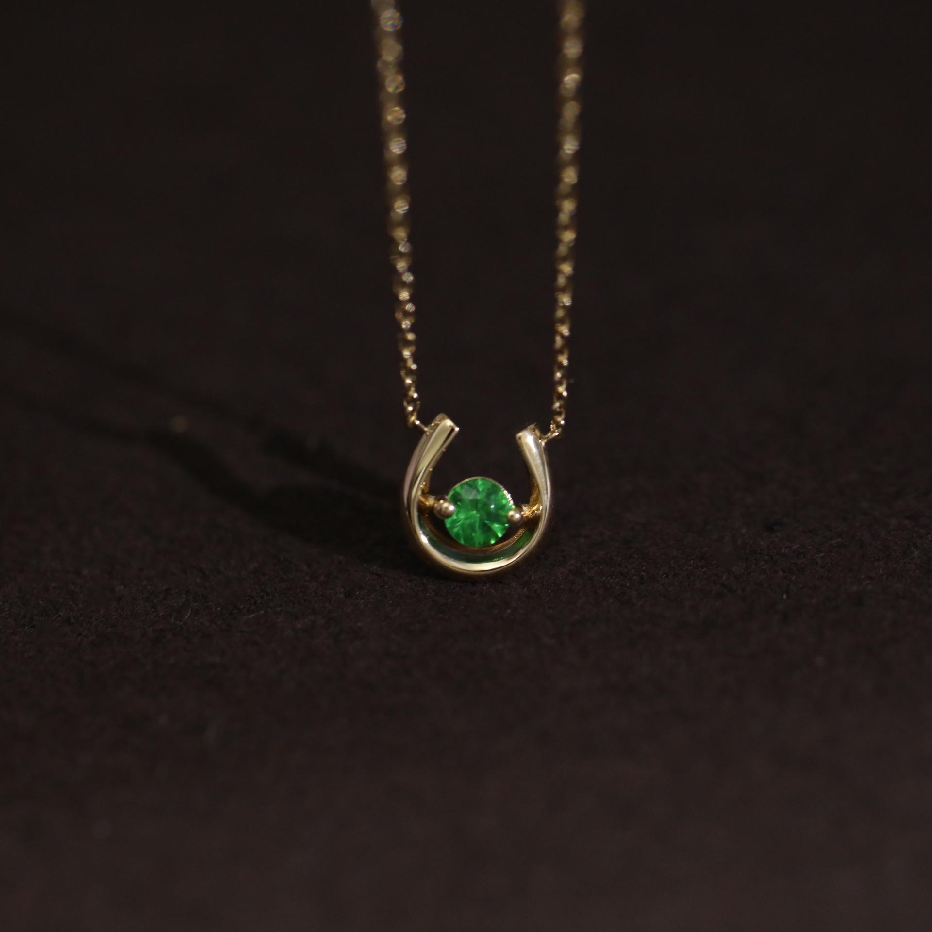 Lucky Horseshoe Green Zircon Necklace: 18K Gold-Plated S925 Silver Vintage Clavicle Jewelry for Women 18K Gold