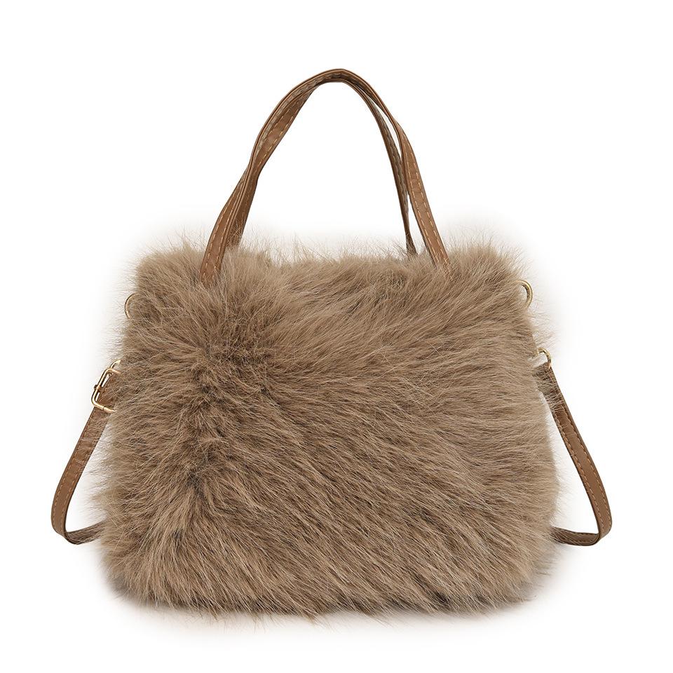 

Winter Plush Evening Crossbody Bag: High-Quality Women s Handbag & Versatile Shoulder Bag темного кольору хакі