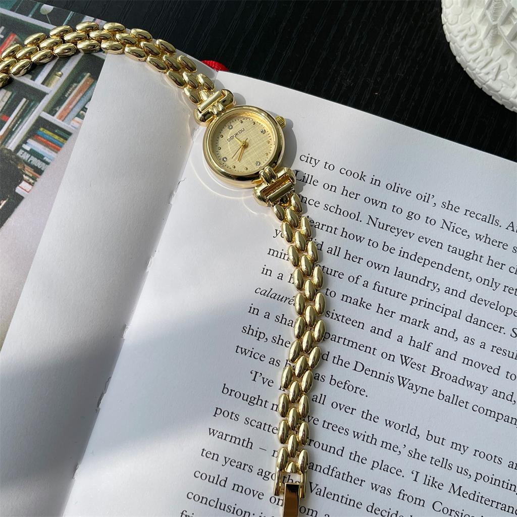 Korean Fashion Chain Small Gold Watch Watch Women'S Fashion Point Diamond