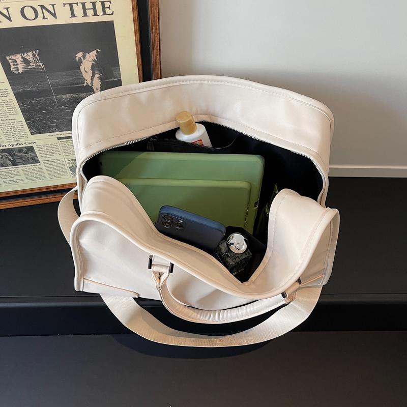Premium Pu Duffle Bag for Unisex with Top Handle Stylish Travel Bag for Business and Weekend Trips