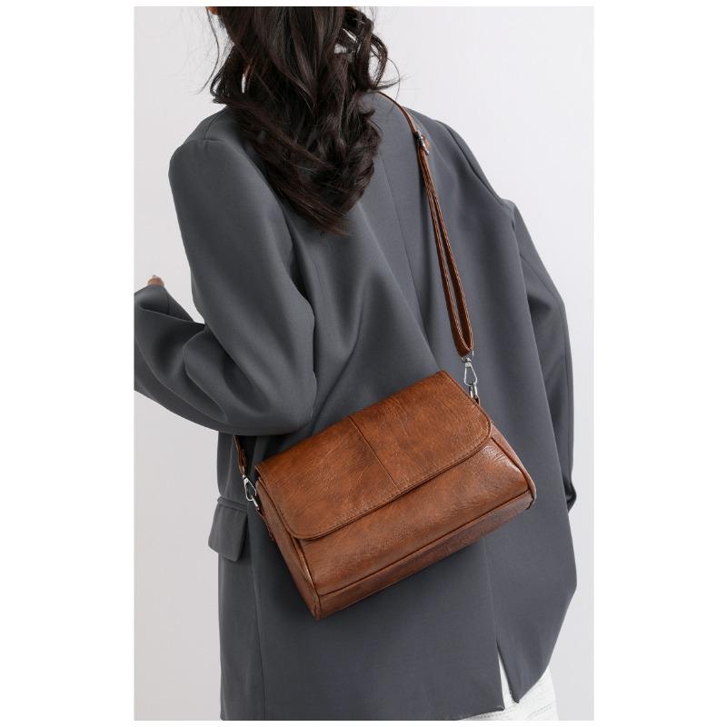 Bolsa Transversal em Couro com Cera de Óleo Retrô, com Textura e Sensação Vintage, Design de Aba Simples e Elegante, e Alça de Ombro Ajustável