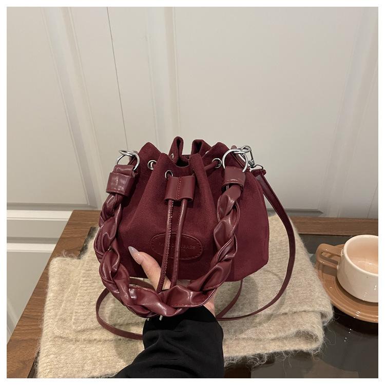 

Spring New Retro Top Handle Bag Comfortable and Versatile Texture Bucket Bag Women Fashi Matte Korea Style Simple Shoulder Bag червоний
