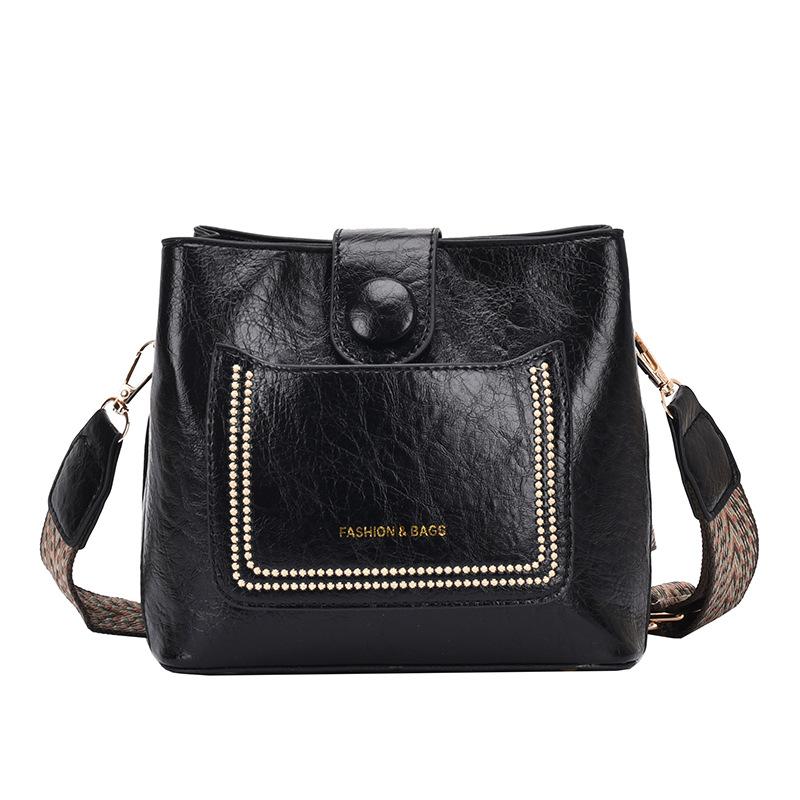 

Niche design 2025 new versatile retro simple explosion single shoulder oblique span portable bucket bag fashion