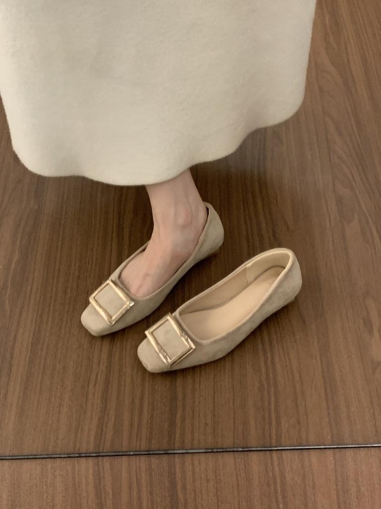 Versão coreana de sapatos Mary Jane de camurça com fivela quadrada de metal ano com saia vento suave da noite sapatos de salto único mulheres