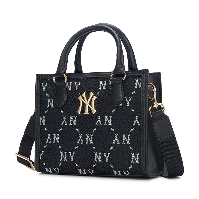 

MLB New York Yankees Vintage Classic Commuter Versatile Shoulder Tote Bag Unisex bags Black 7ACRM036N-50BKS Basic Set (Bag)