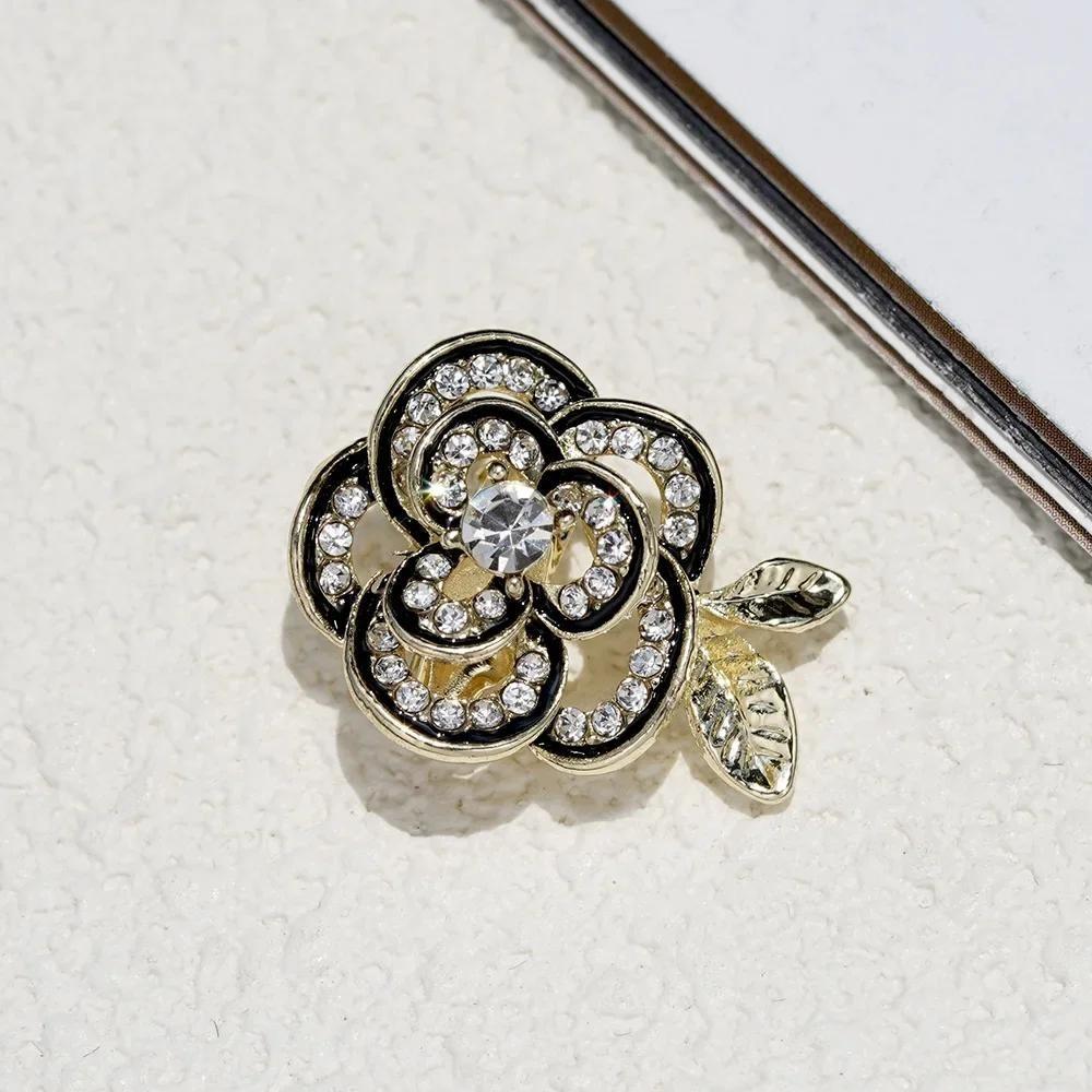 Fashionable Brooches for Woman Shiny Rhinestone Alloy Flower Decorative Brooch Women's Blouse Accessories
