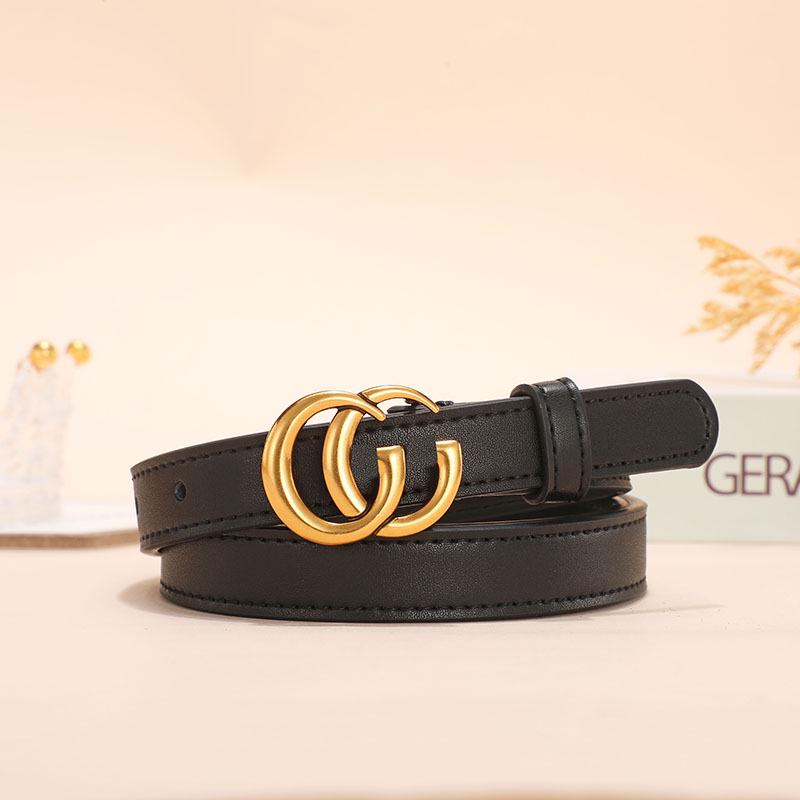 Doppelseitiger Damen-Rindsledergürtel mit GG-Schnalle - Modisches und schlichtes Design.