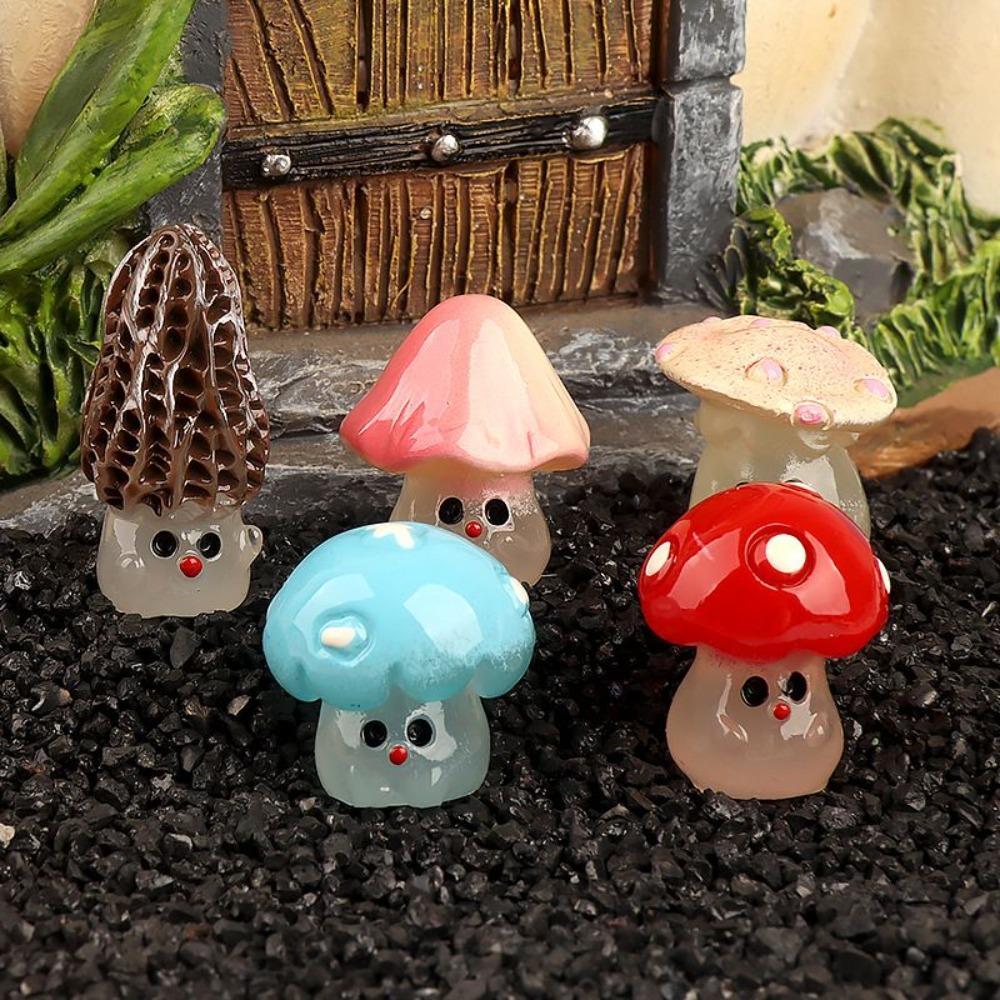 5PCS Set Mini DIY Wild Mushroom Ornament with Cute Expression Glow in The Dark for Fairy Garden Home Decoration Accessories