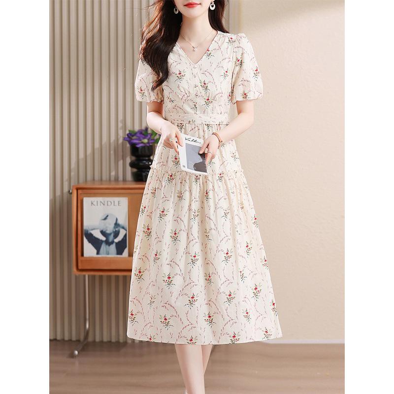 Summer 2024 Retro Floral Puff Sleeve V-Neck French Midi Dress with Waist Slimming Design