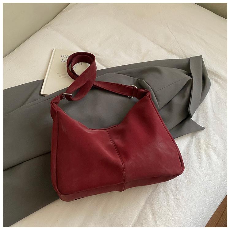 Fashionable large capacity crossbody bag winter new high-value tote bag shoulder bag commuter underarm bag