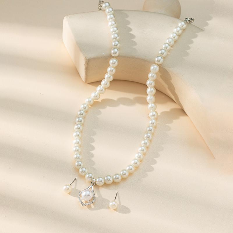 Boucles d'oreilles classiques en perles Collier Choker perlé Collier avec pendentif en perle