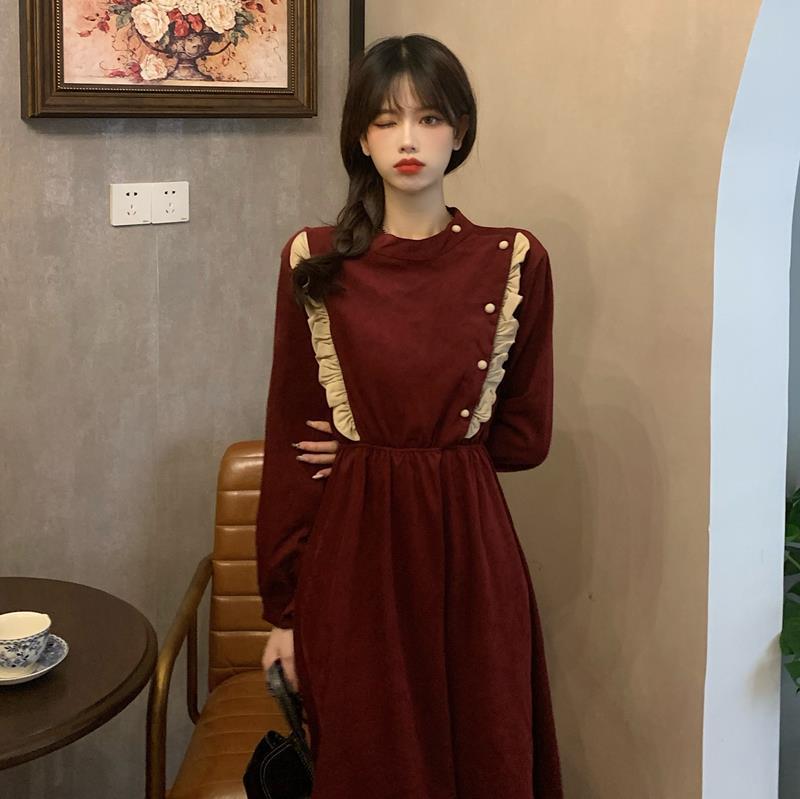 Elegant European Corduroy Long Dress for Women: Heavy-Duty, Fashionable Style for Spring, Autumn, and Winter.
