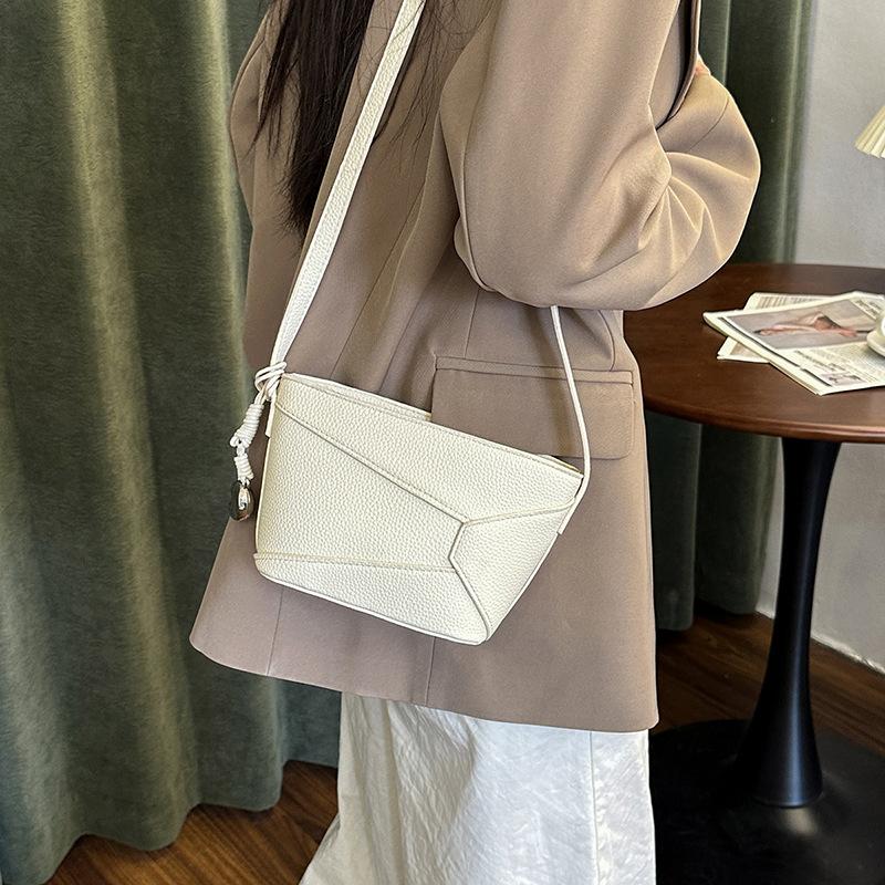 Small Bag Women's New Niche Design Bucket Bag High-end Fashion Versatile Shoulder Messenger Bag