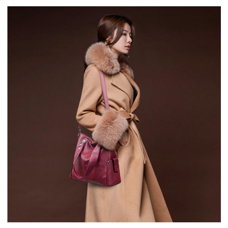 New Fashion Women's Shoulder Bag Soft Leather Large Capacity Portable Messenger Bag