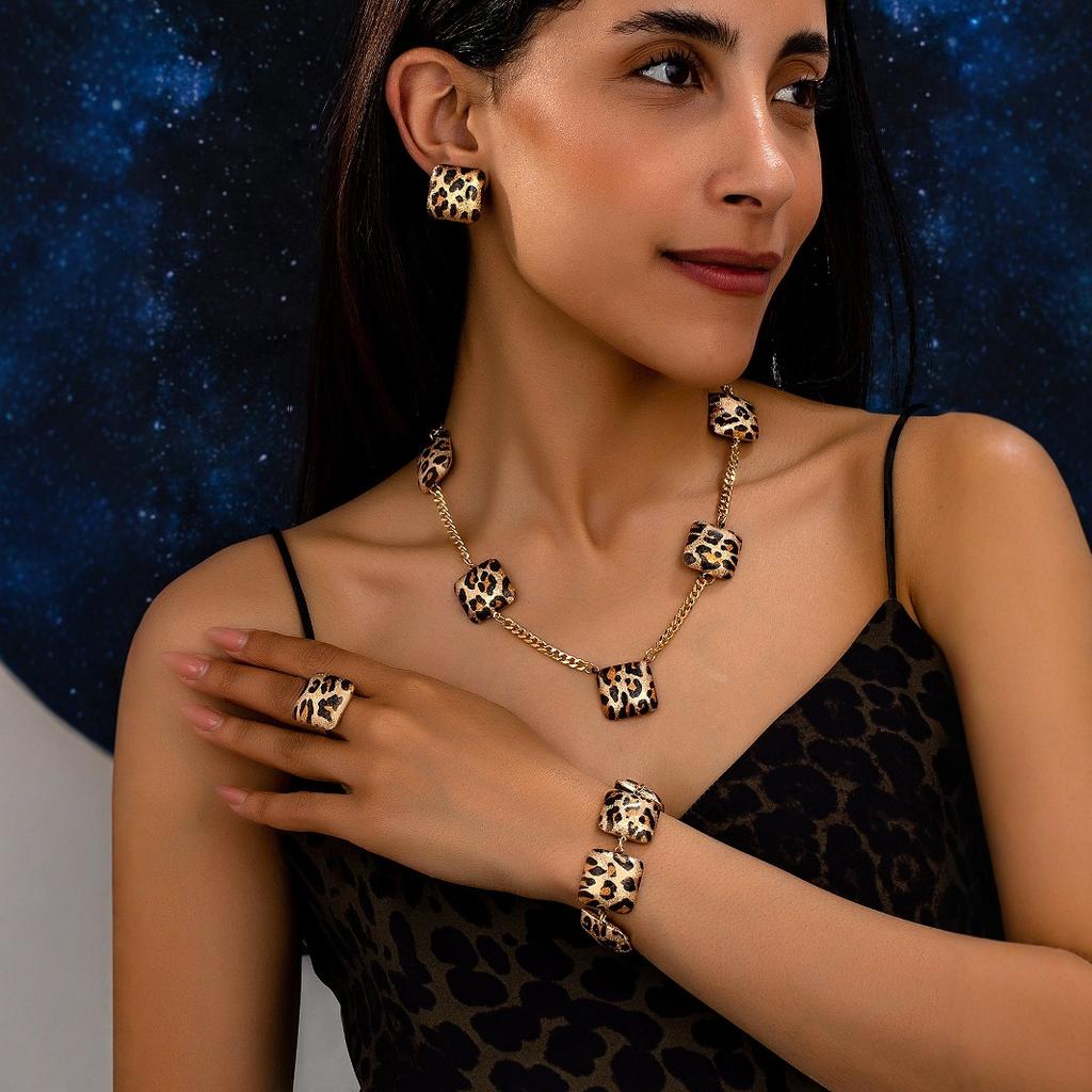 Modeschmuck Set Halskette Armband Ohrringe Ring für Frau