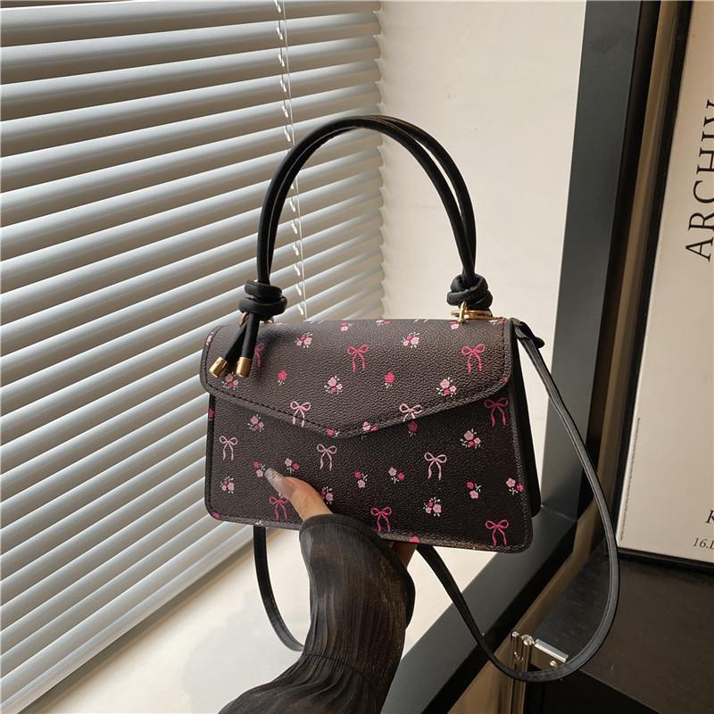 Fashion Handbag Bag Women's Personality New Trendy and Beautiful Casual Messenger Bag Niche Design Small Square Bag