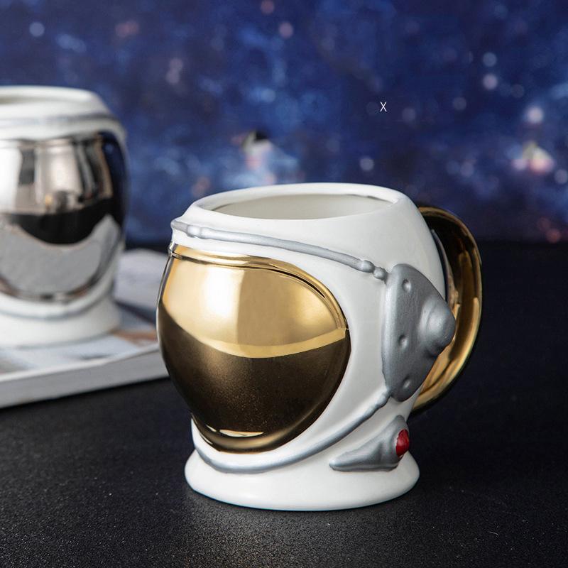 Creative 3D Astronaut Helmet Modeling Cup Aviation Cap Ceramic Mug Coffee Cup Large-capacity Home Decoration Water Cup 550ml