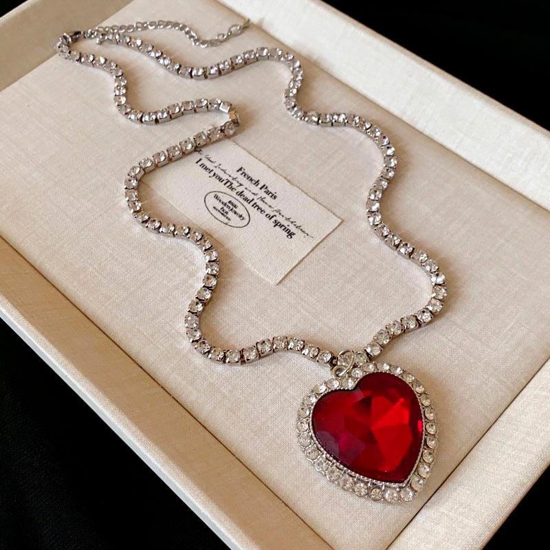 Teardrop Heart Pendant Rhinestone Choker - Elegant Women's Necklace