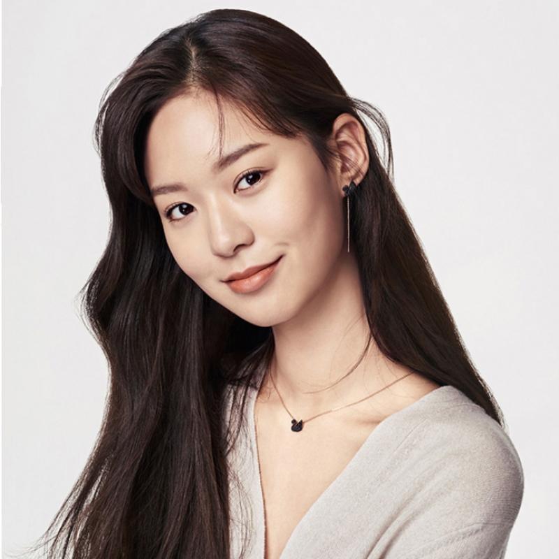 Swarovski [authentic Product Shopping Bag Included] Iconic Swan Small Necklace Rose Gold Black