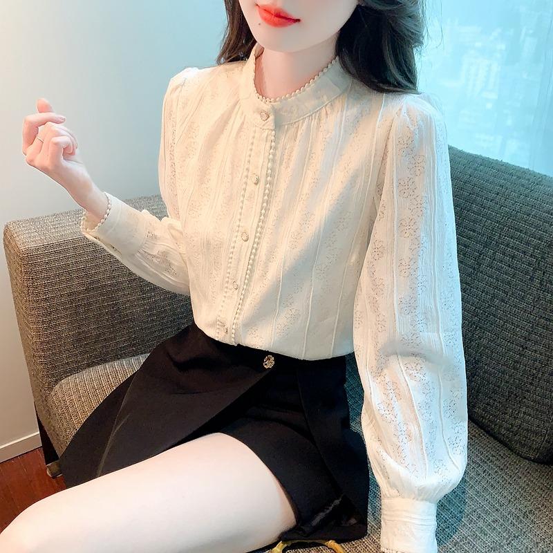 Elegancka i wyszczuplająca koronkowa bluzka w koreańskim stylu z bufiastymi rękawami i stójką