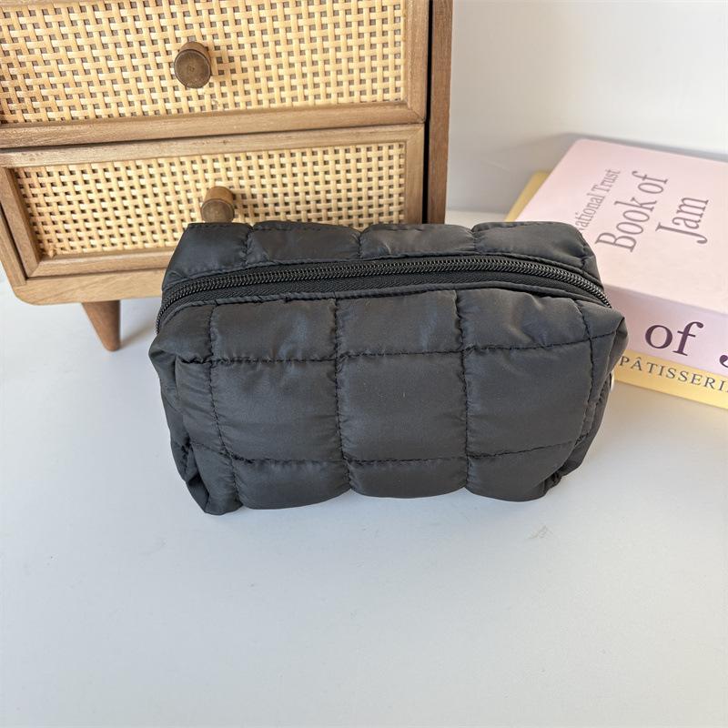 New Quilted Makeup Bag for Women Cosmetics Organizer Portable Travel Skincare Toiletry Bag Student Stationery Pouch Pencil Case