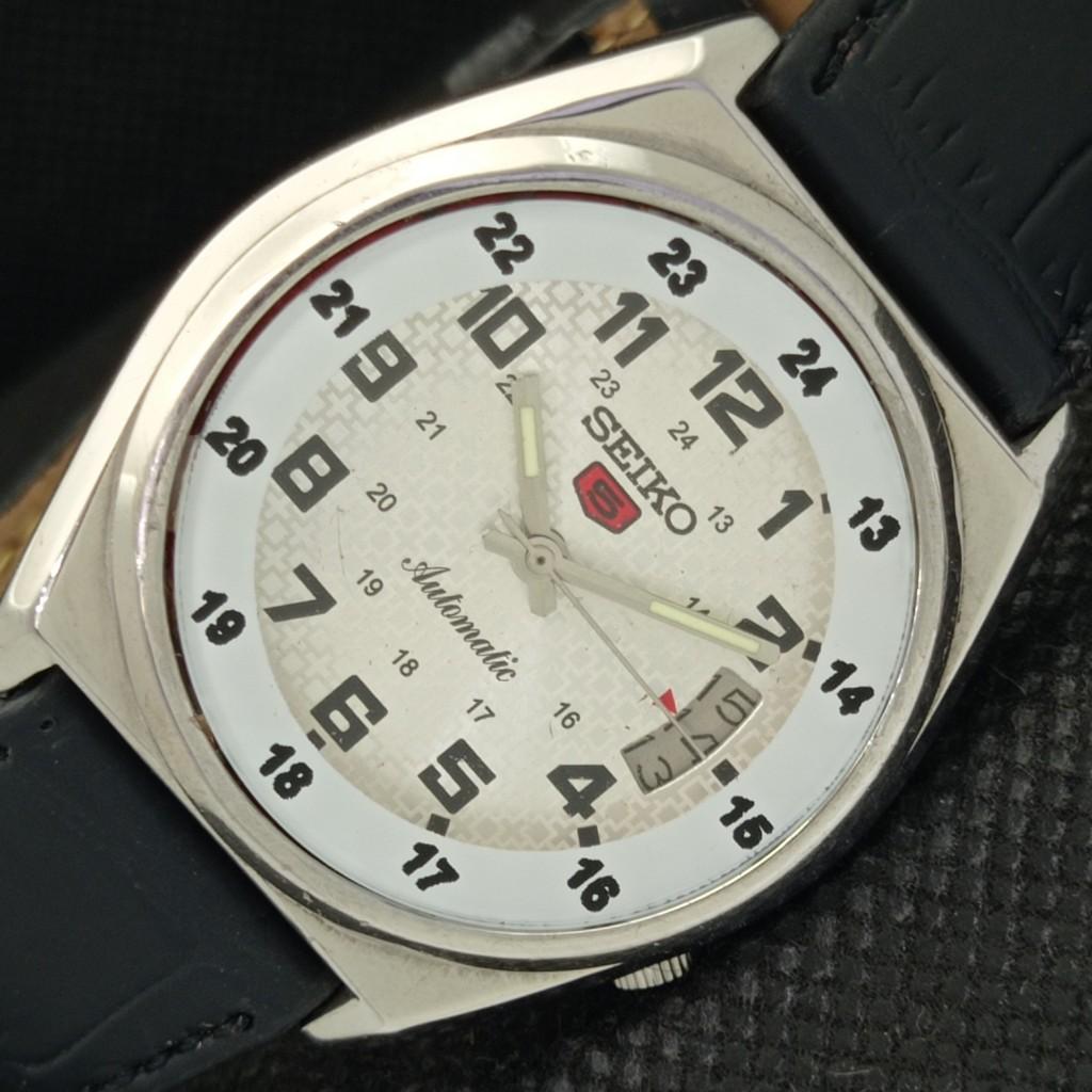 

Б/У винтажные мужские часы SEIKO 5 AUTOMATIC 7009A из Японии с серебряным механизмом и датой 588a-a310113-2 SKU588a-a310113