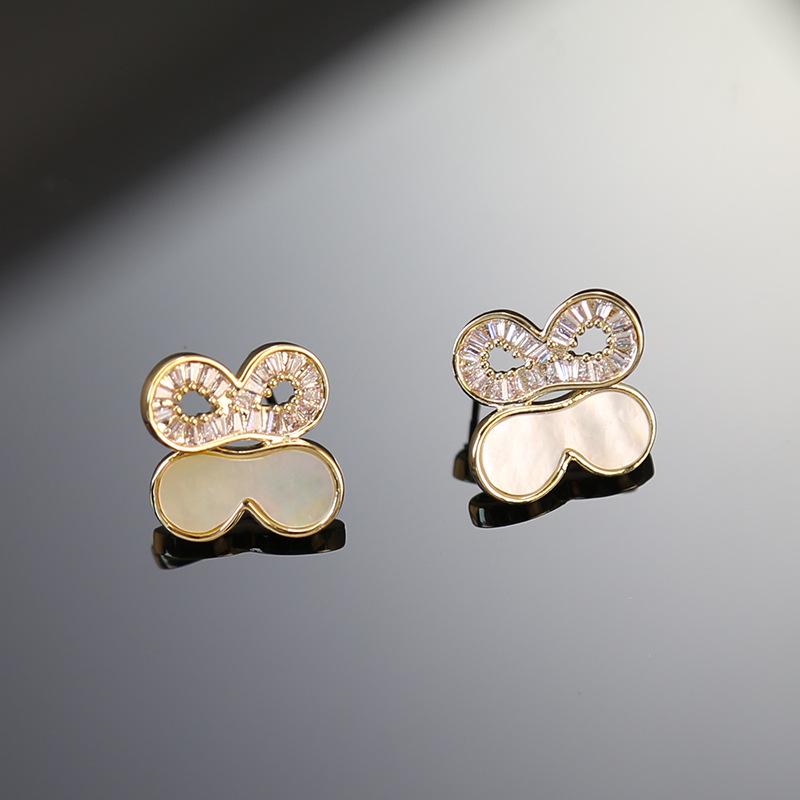 Elegant Four-Leaf Zircon Flower Earrings – Luxurious and Versatile Design for Women