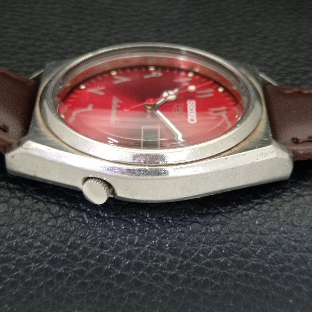 VINTAGE SEIKO 5 AUTOMATIC 7009A JAPAN MENS ARABIC RED COLOR DIAL WATCH a702665-1