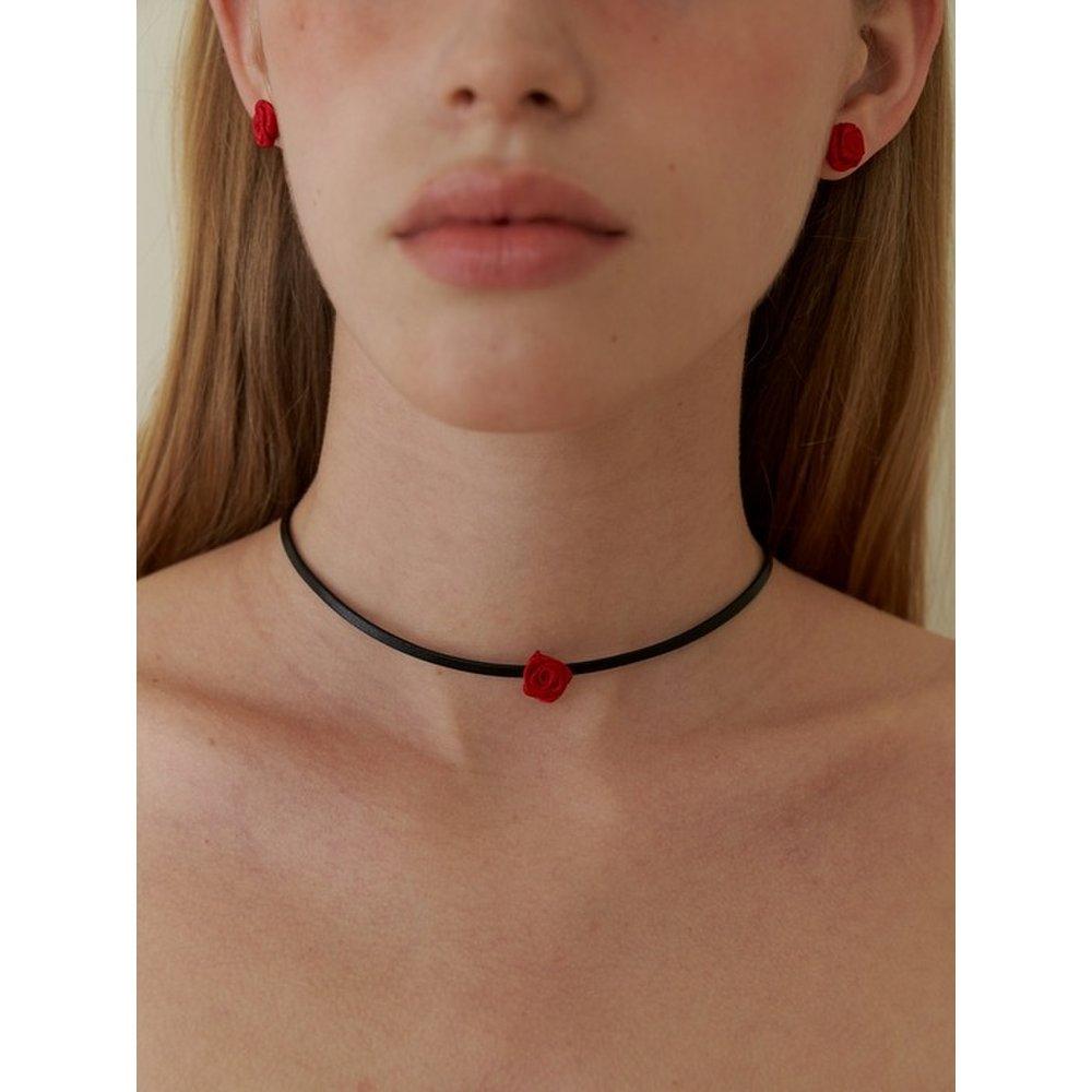 Petit Rose Leather Choker