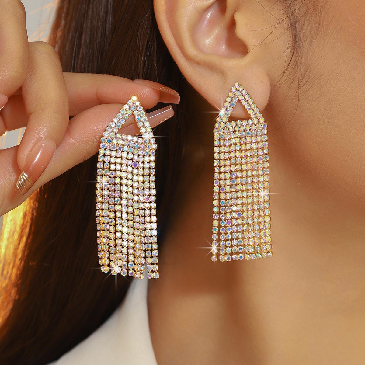 

Премиальные геометрические треугольные серьги с длинной бахромой