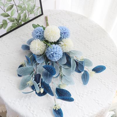 Decoração de casa – Flores e coroas artificiais