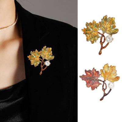 Broszka damska w kształcie klonu, emaliowana, olej, kapanie, sztuczna perła, dekoracja, retro, antypoślizgowa, polerowana