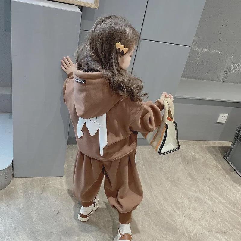 Dziecięcy pluszowy dres na rok 2023: Jesienno-zimowy pogrubiony sweter dwuczęściowy dla chłopców i dziewczynek