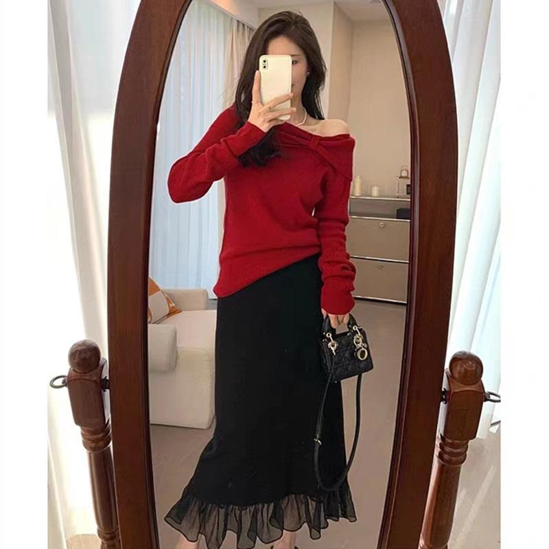 Podzimní a zimní pletená vlněná sukně střední délky áčkového střihu s vysokým pasem a vsadkami ze síťoviny