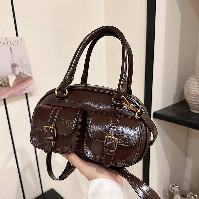 Small Bag Women's 2025 New Winter Women's Bag Versatile Fashion Shoulder Messenger Bag Casual Soft Leather Retro Small Square Bag