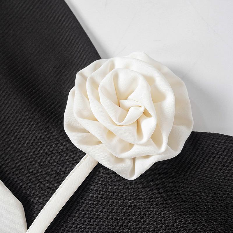 Women's Fashion Three-dimensional Flower Decoration Sexy Spice Girl Style Short Plunge Top