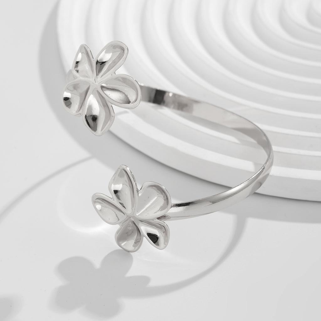 2025 Trendy Starfish Open Cuff Bangles Adjustable Armband Silver Gold Color Punk Flower Conch Geometric Upper Arm Bracelet for Women Beach Jewelry