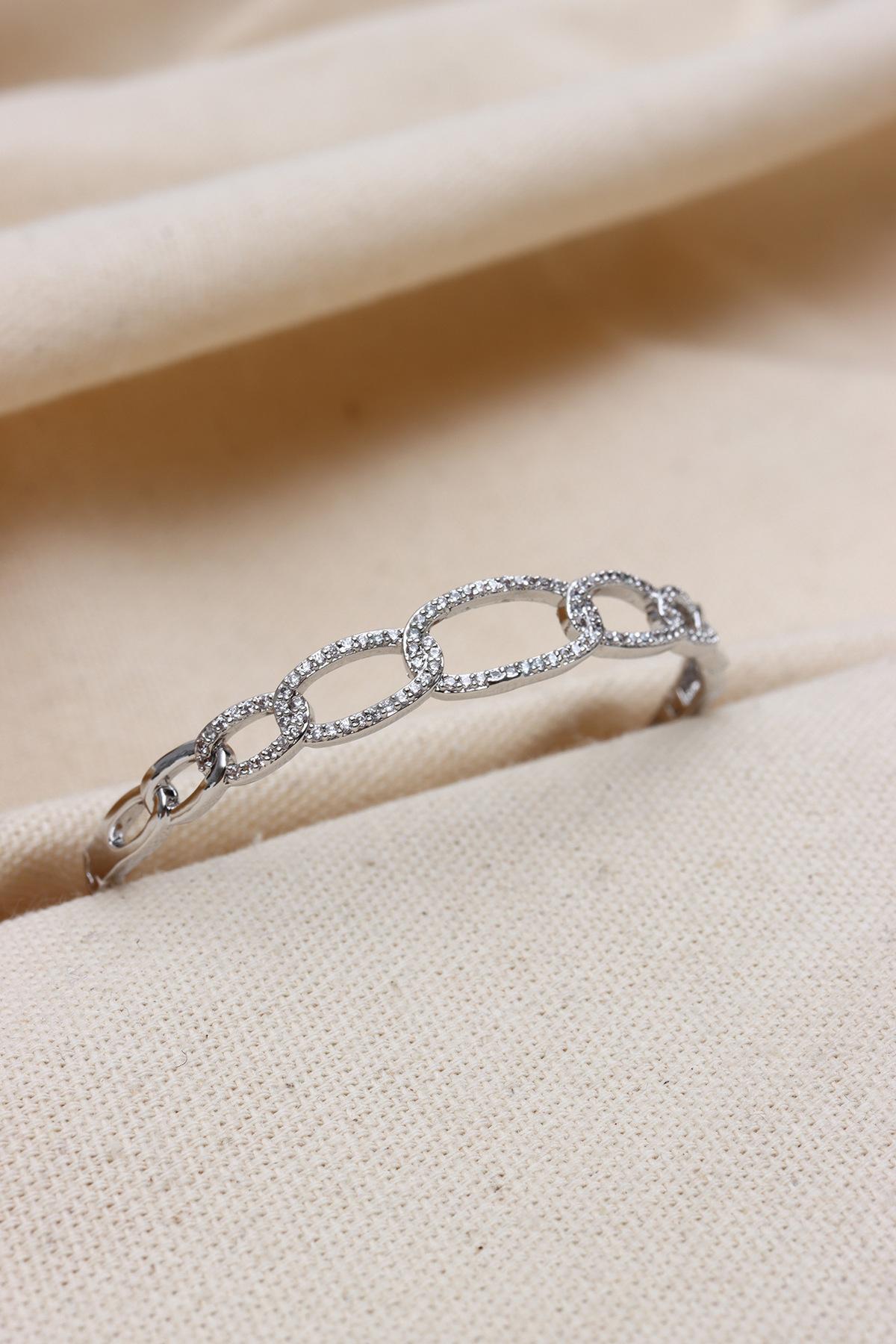 

Браслет Vip серебряного цвета с камнем циркон